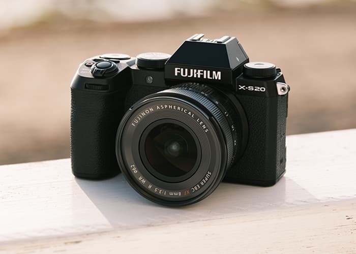 Fujifilm X-S20 + XC 15-45 mm f/3.5-5.6 OIS PZ, čierna